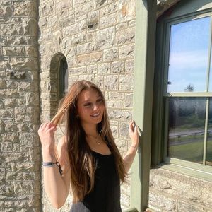 Meet your Posher, Eva